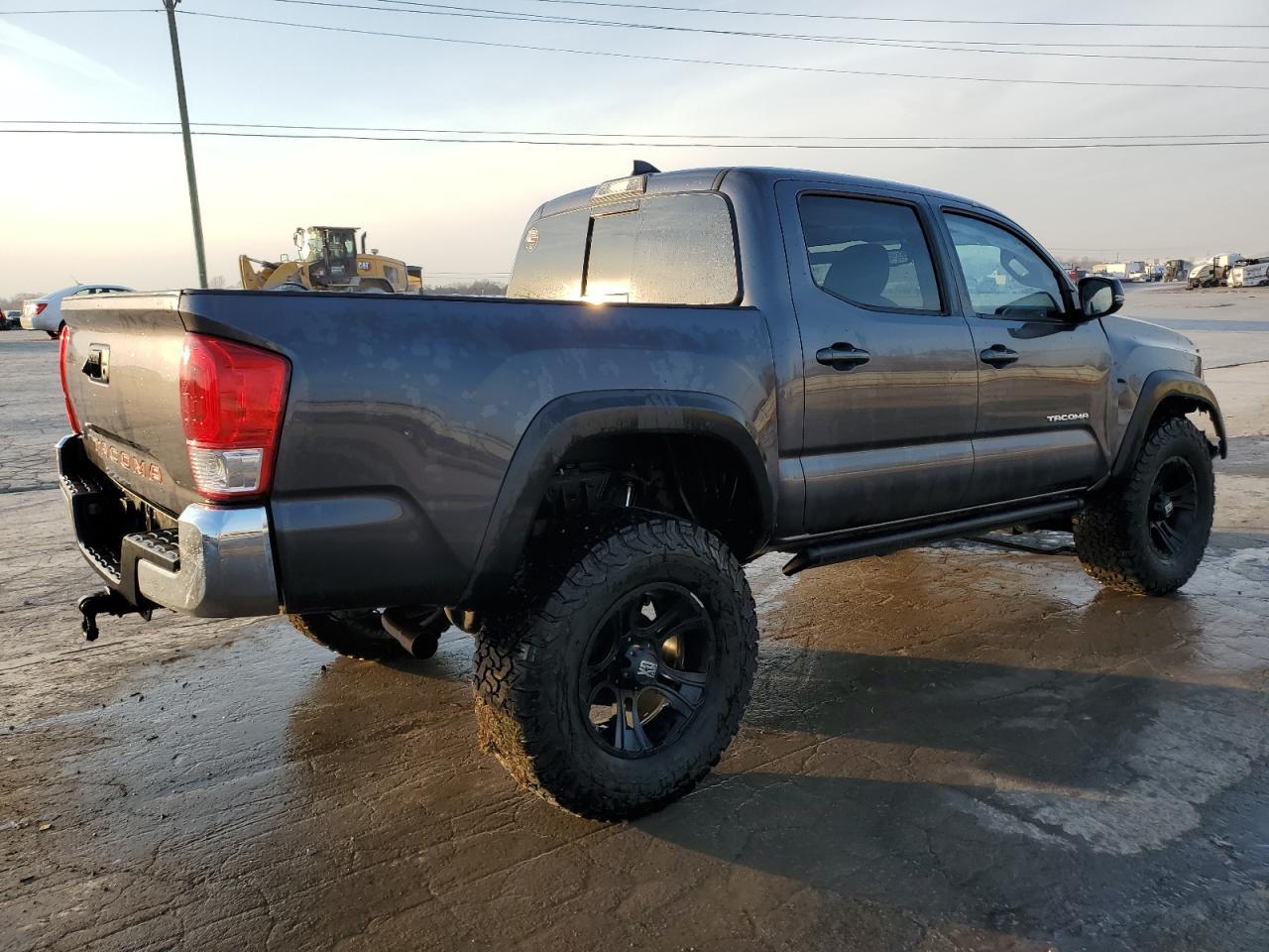2017 TOYOTA TACOMA DOU - Фото 3