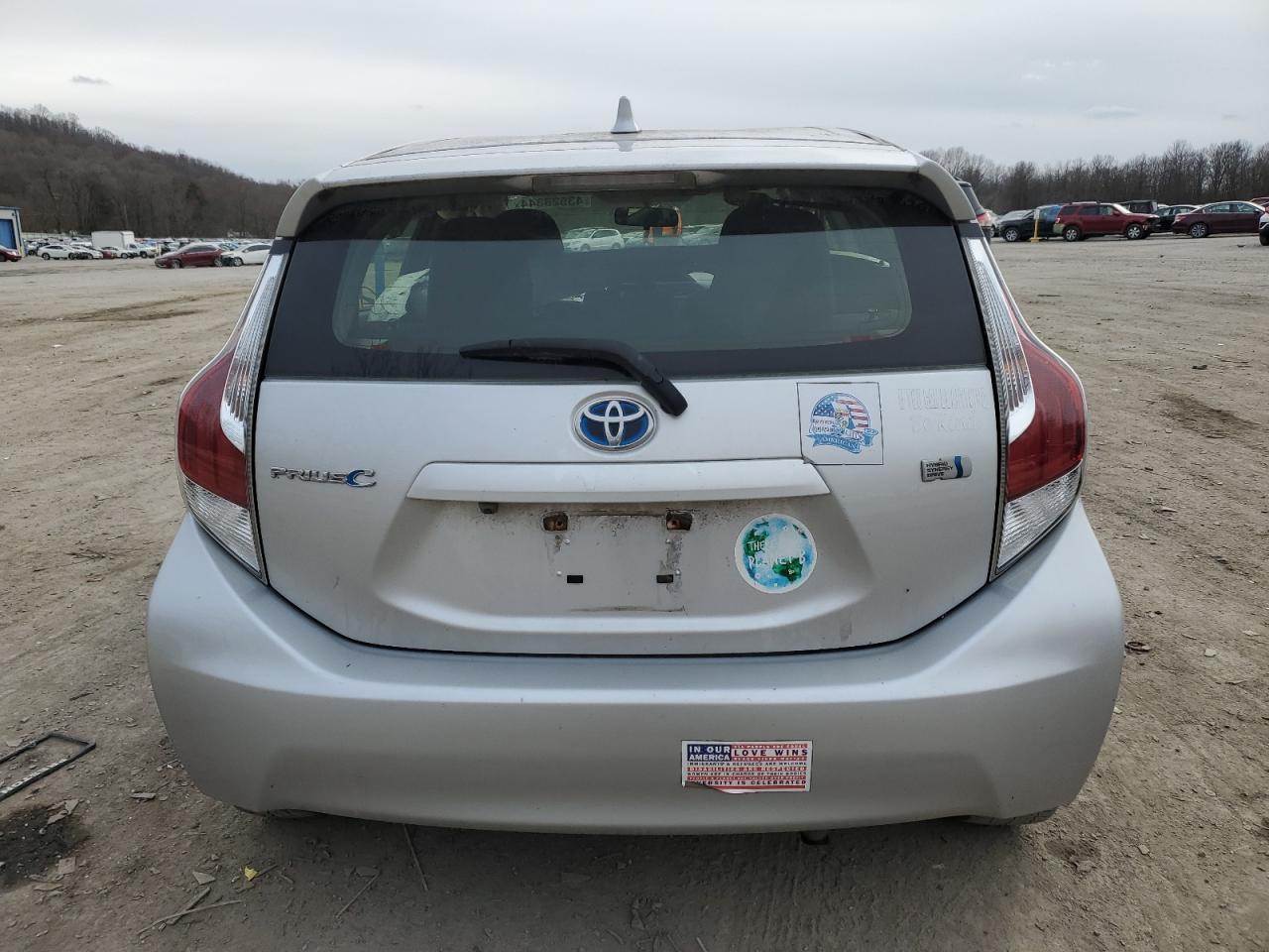 2016 TOYOTA PRIUS C - Image 6