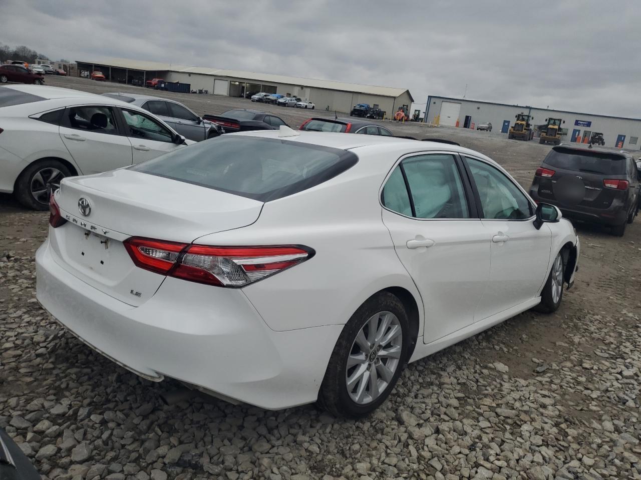 2020 TOYOTA CAMRY LE - Фото 3