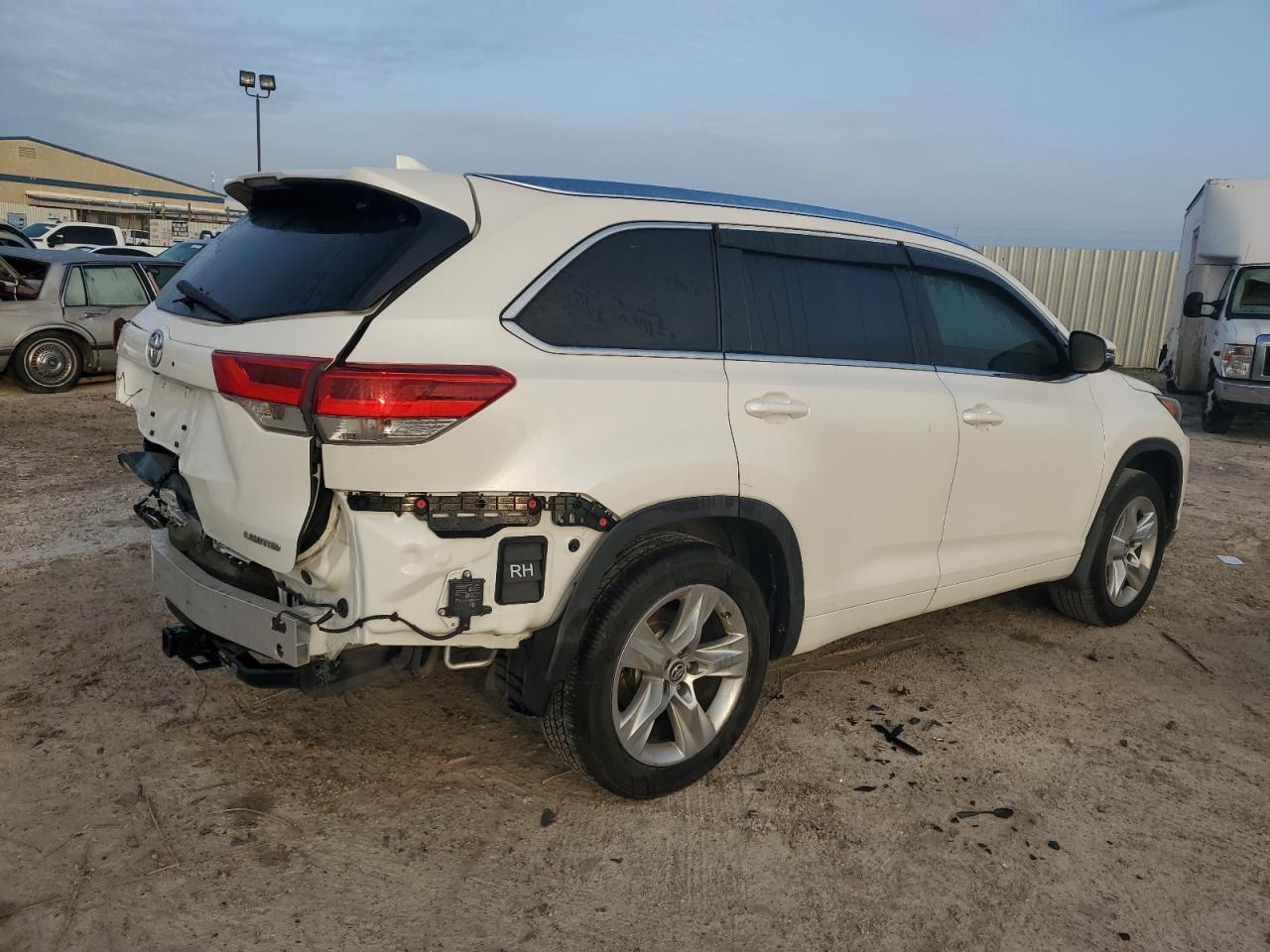 2018 TOYOTA HIGHLANDER - Фото 3