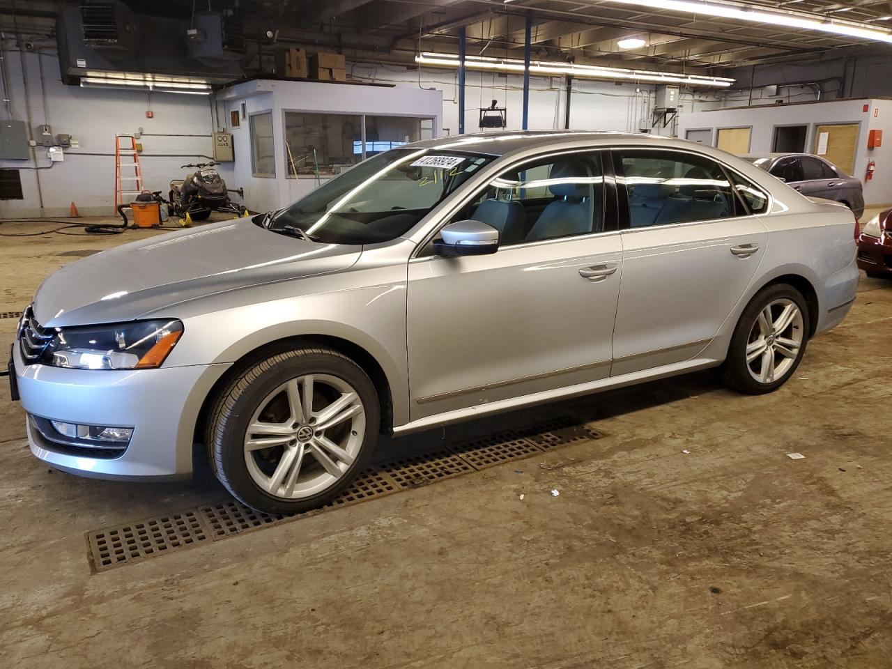 2014 VOLKSWAGEN PASSAT SE car image