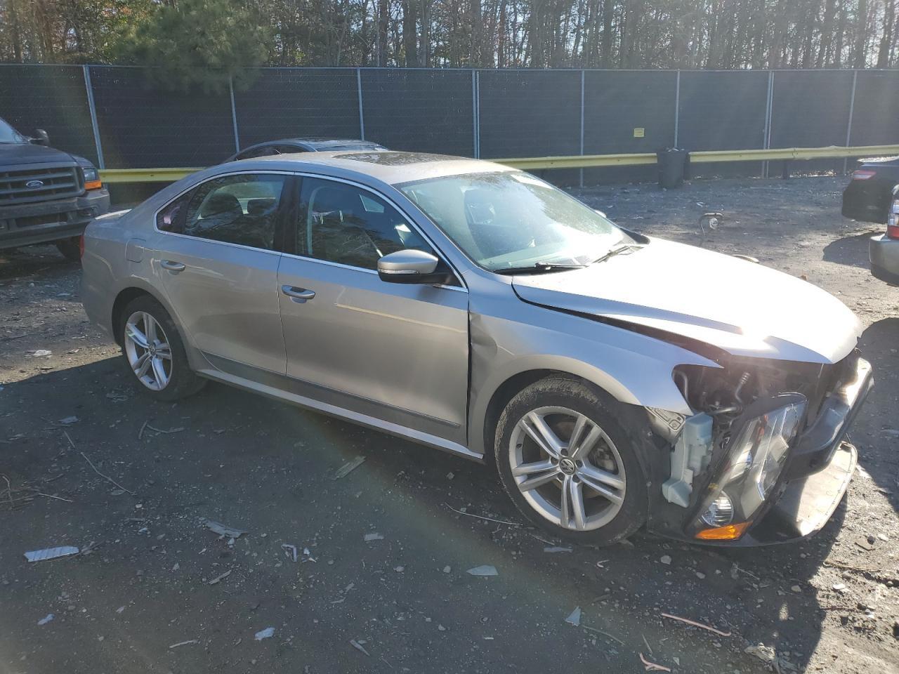 2013 VOLKSWAGEN PASSAT SEL - Фото 4