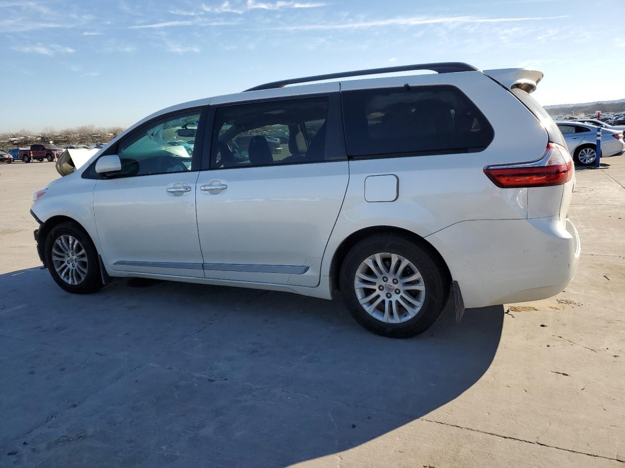 2015 TOYOTA SIENNA XLE - Фото 2