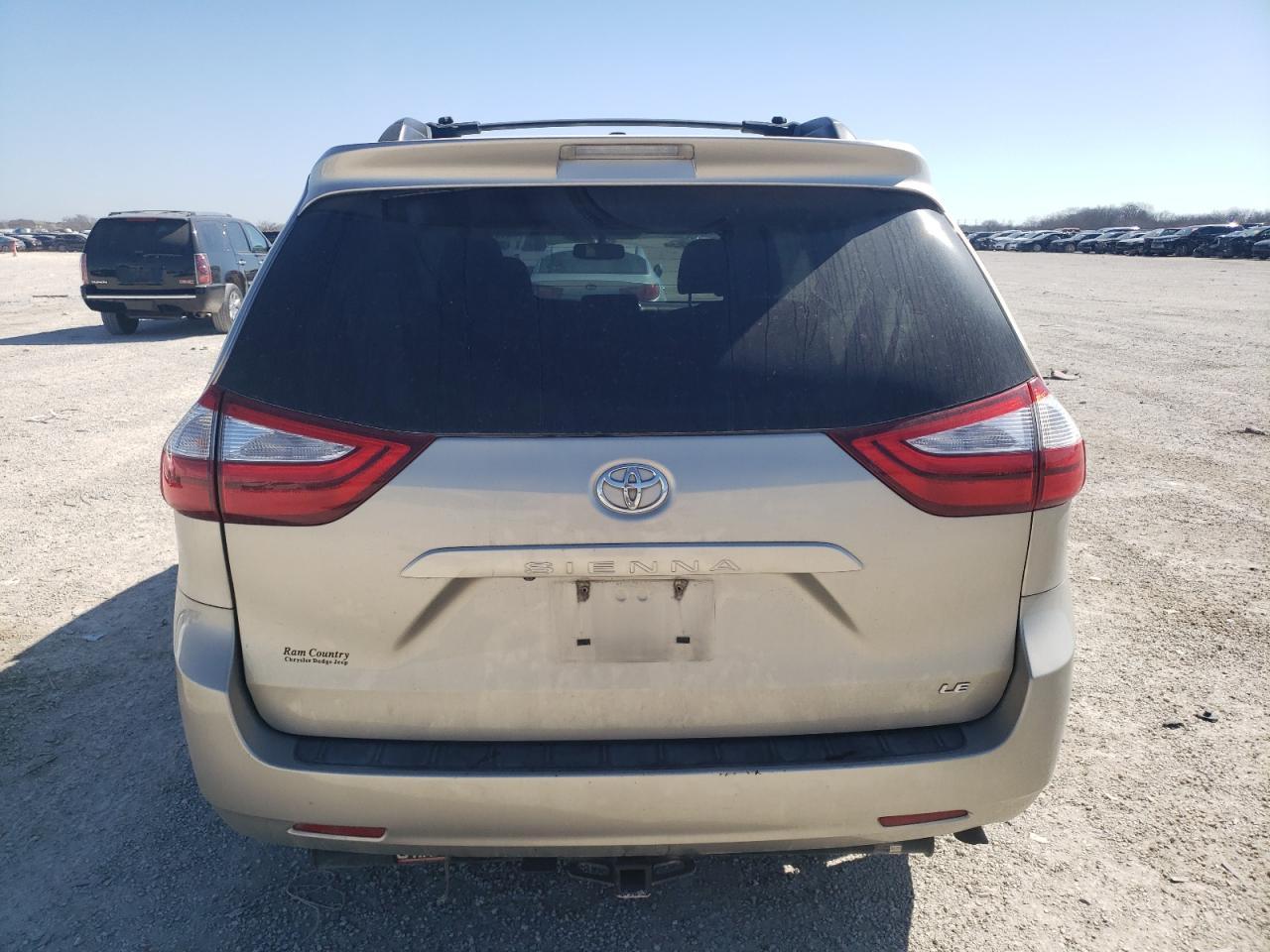 2015 TOYOTA SIENNA LE - Фото 6