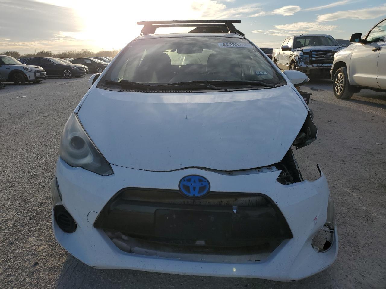 2015 TOYOTA PRIUS C - Image 5