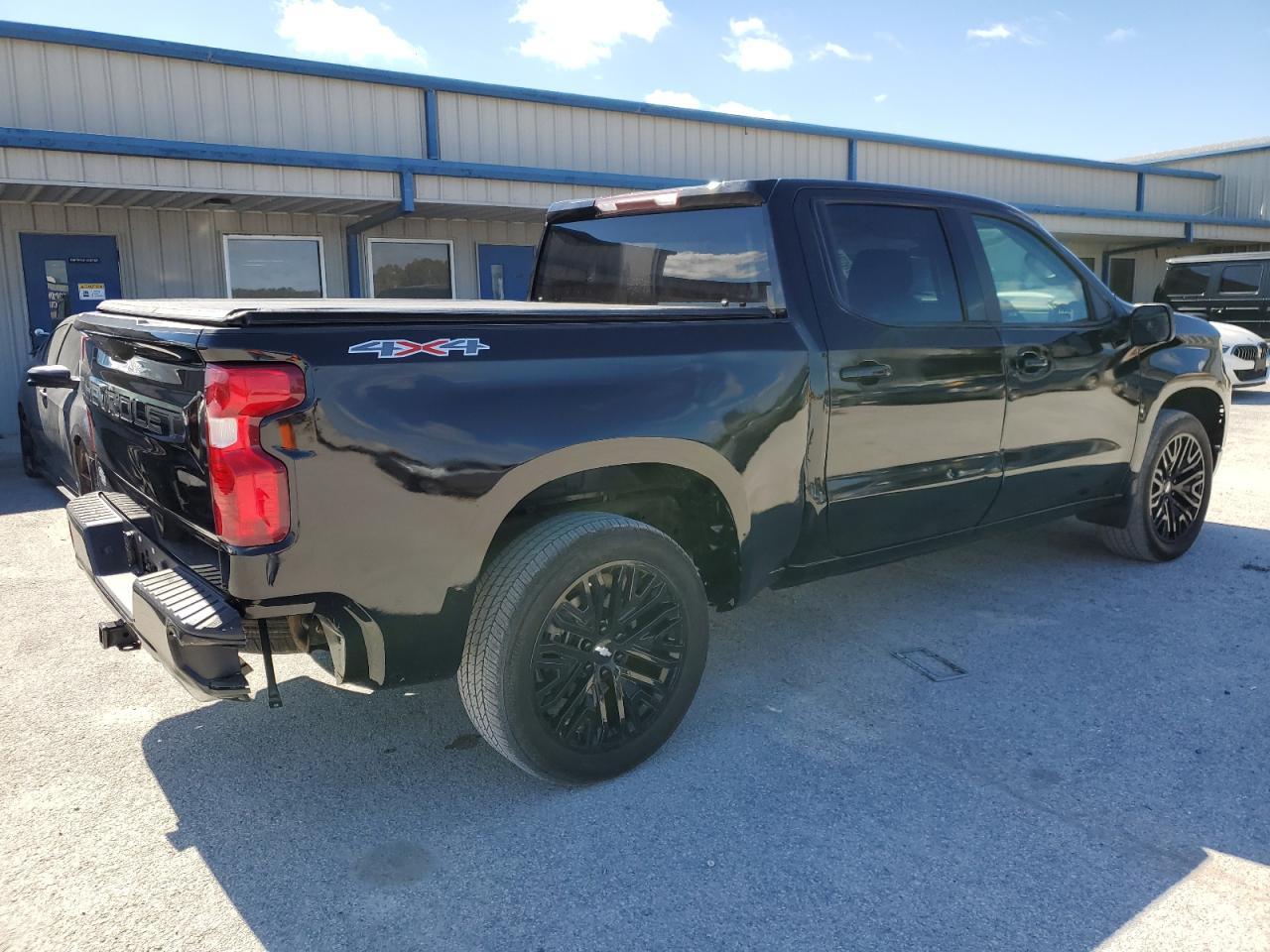 2023 CHEVROLET SILVERADO - Фото 3