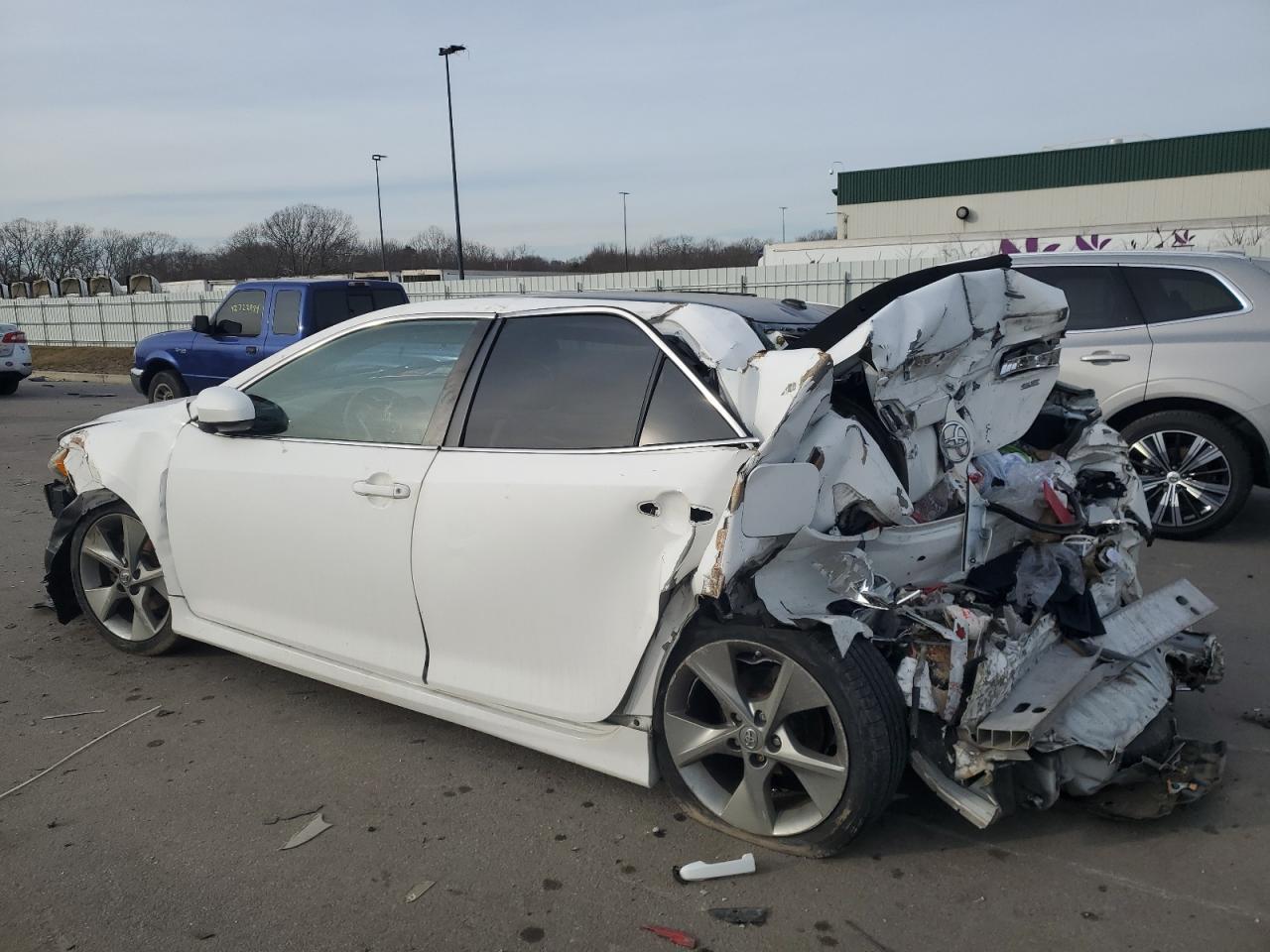 2014 TOYOTA CAMRY L - Image 2