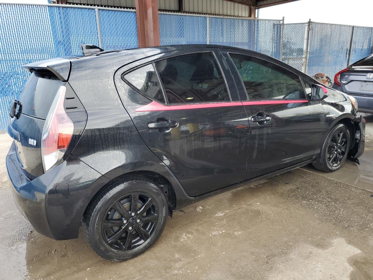 2016 TOYOTA PRIUS C - Image 3