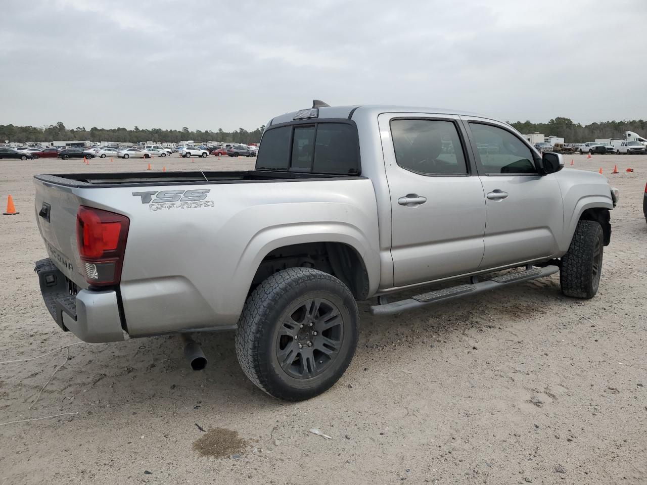 2018 TOYOTA TACOMA DOU - Фото 3