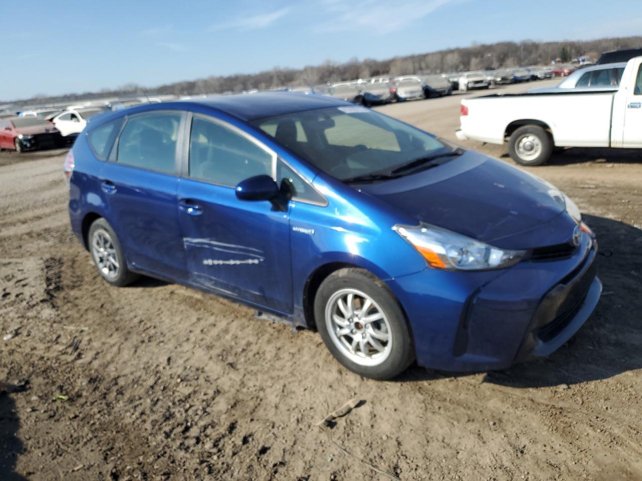 2017 TOYOTA PRIUS V - Image 4