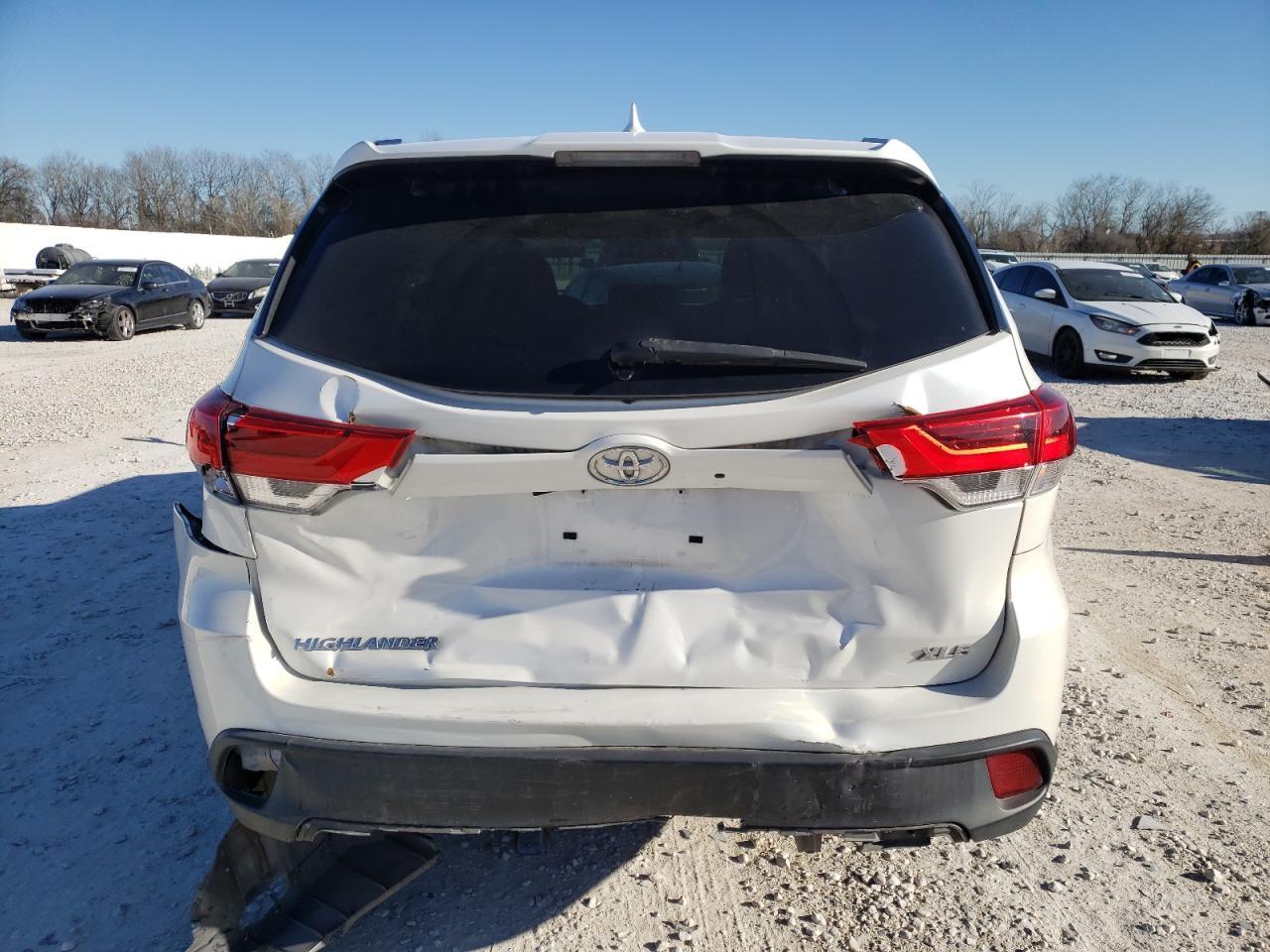2019 TOYOTA HIGHLANDER - Image 6