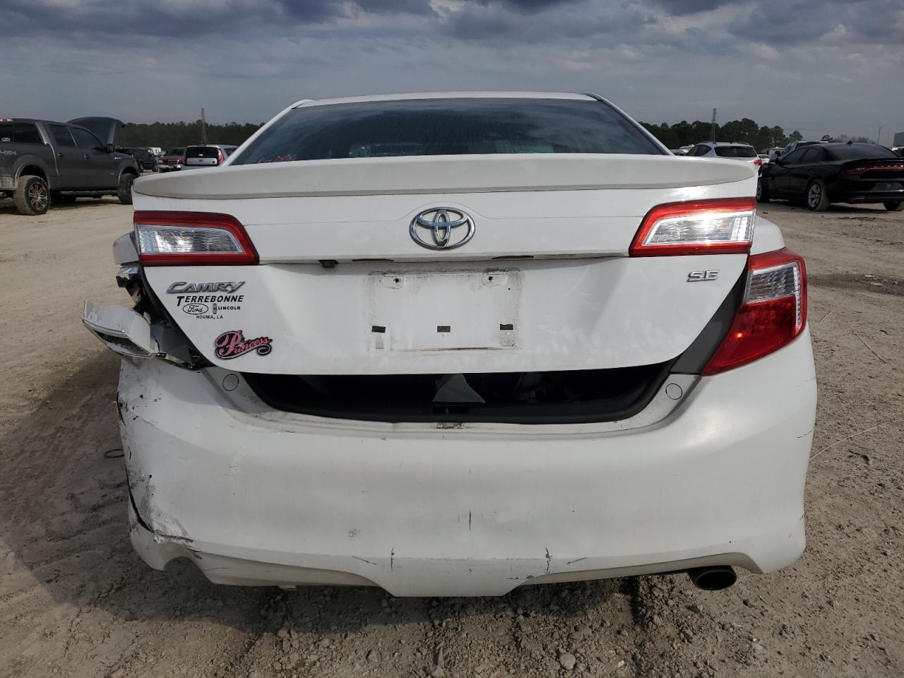2014 TOYOTA CAMRY L - Image 6