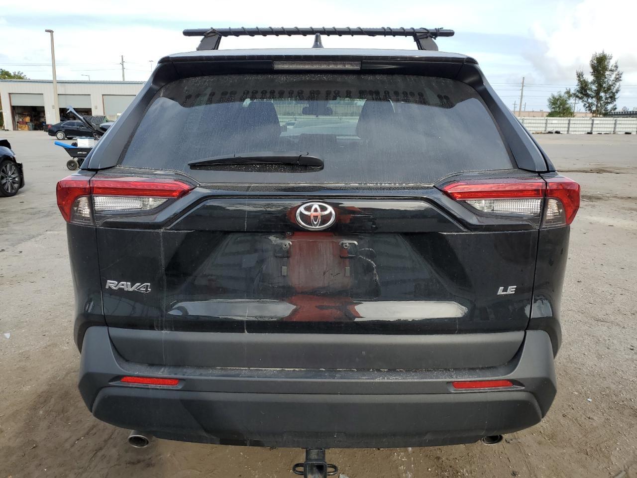 2023 TOYOTA RAV4 LE - Фото 6
