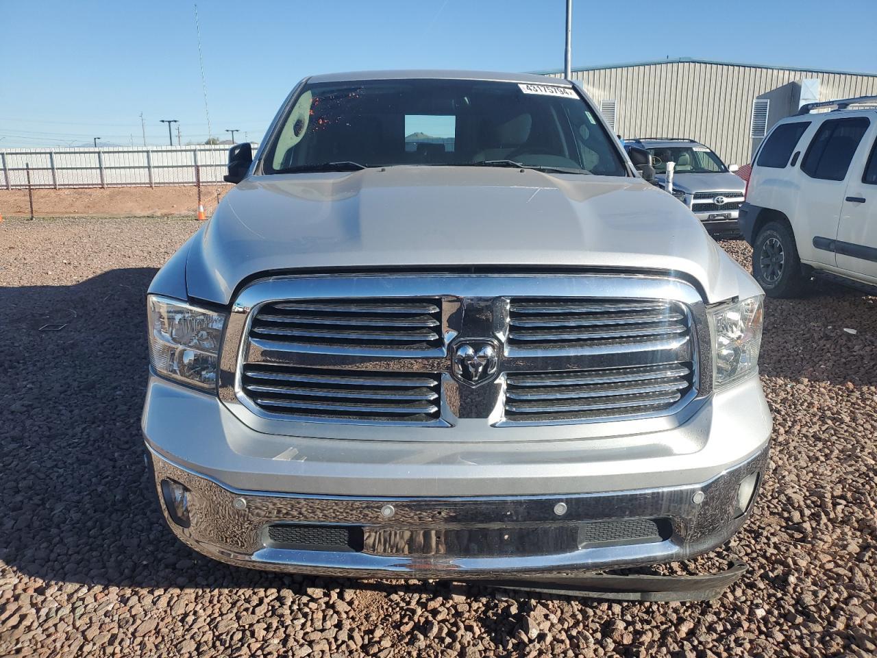 2017 RAM 1500 SLT - Image 5