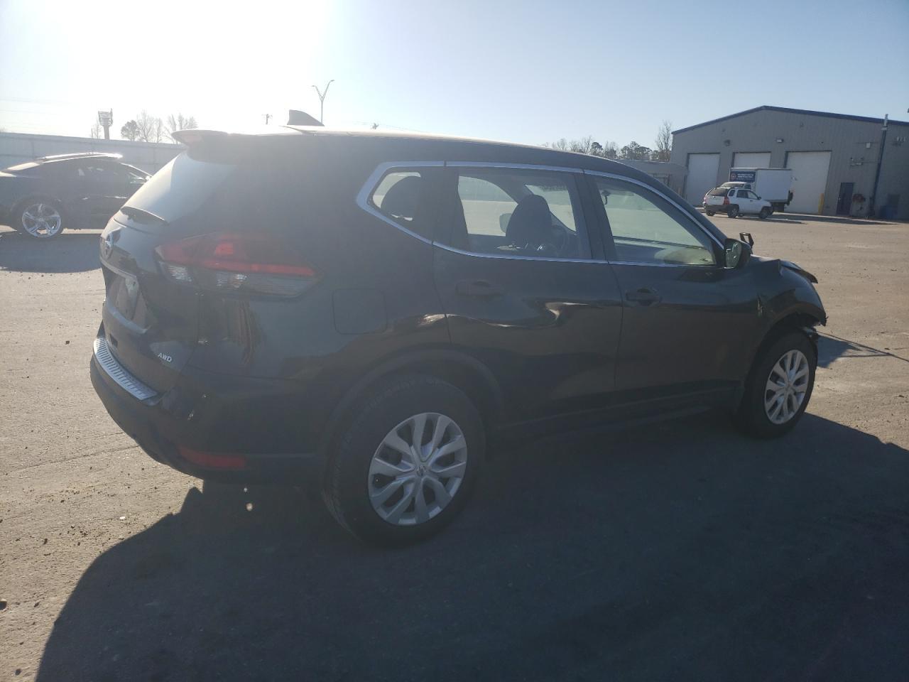 2017 NISSAN ROGUE S - Фото 3