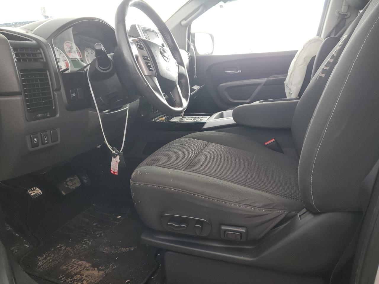 2015 NISSAN TITAN S - Фото 7