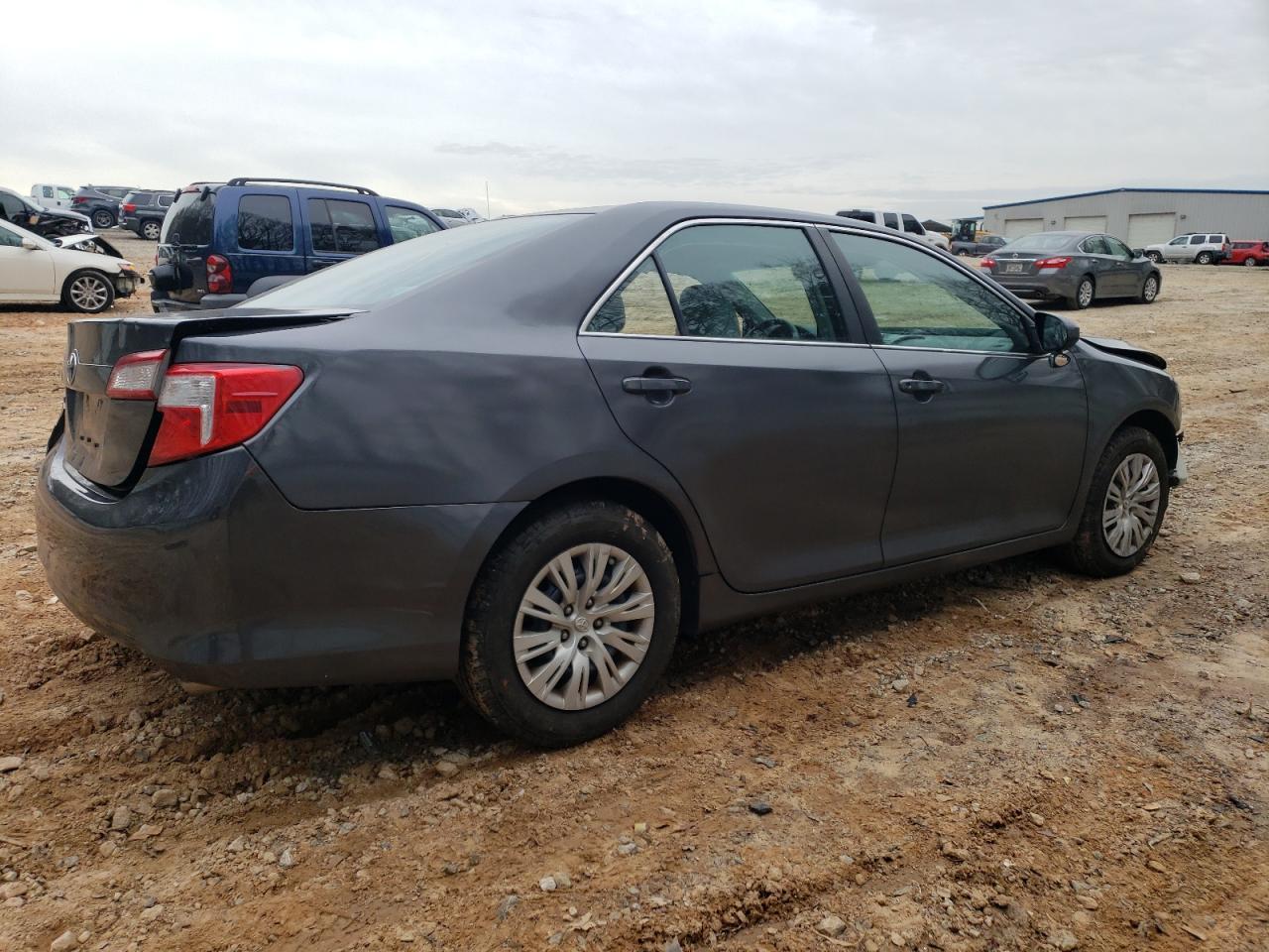 2014 TOYOTA CAMRY L - Фото 3