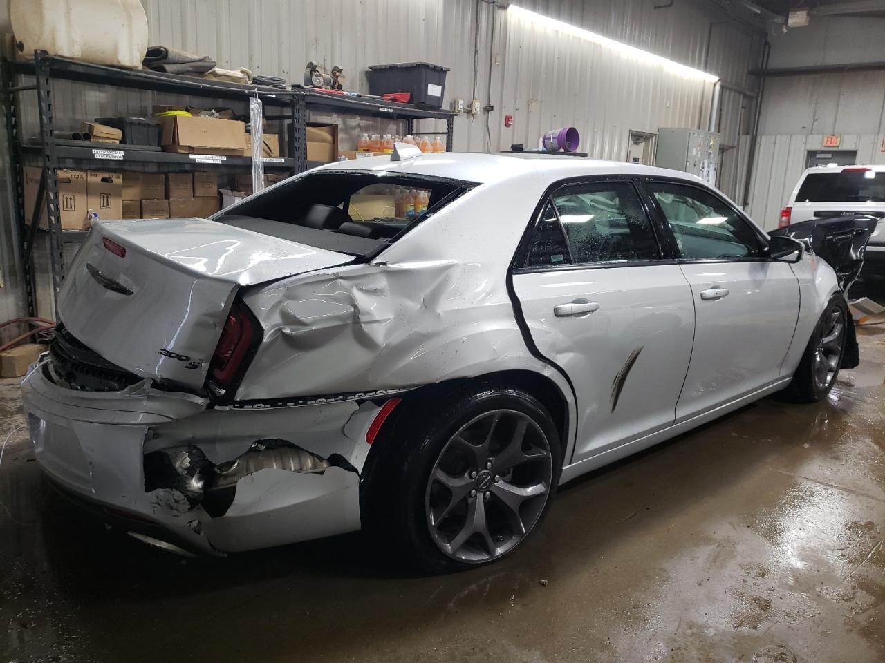 2023 CHRYSLER 300 S - Фото 3