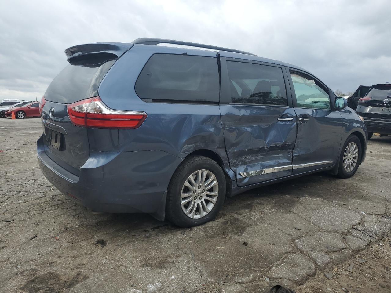 2015 TOYOTA SIENNA XLE - Фото 3