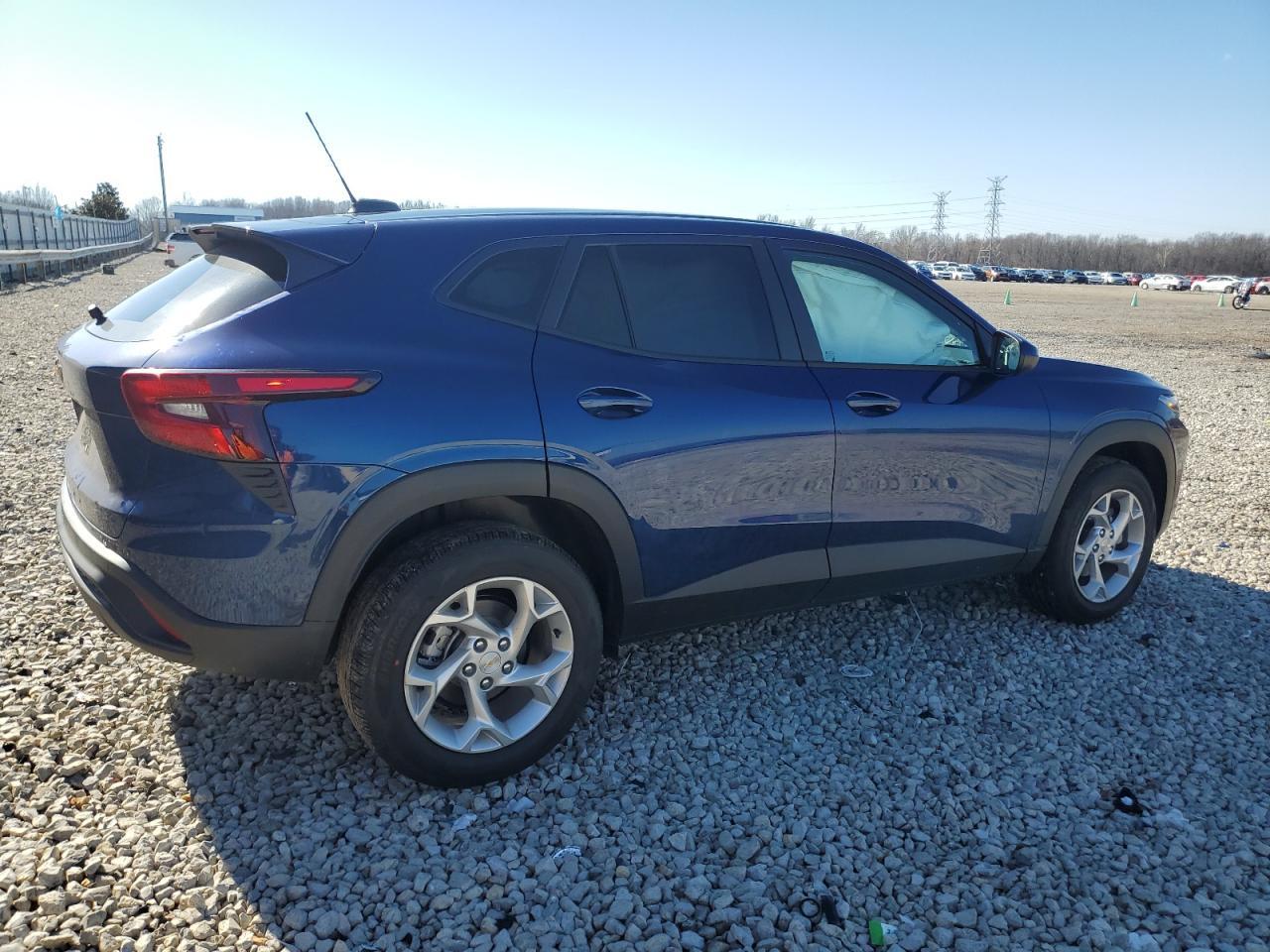2024 CHEVROLET TRAX LS - Фото 3