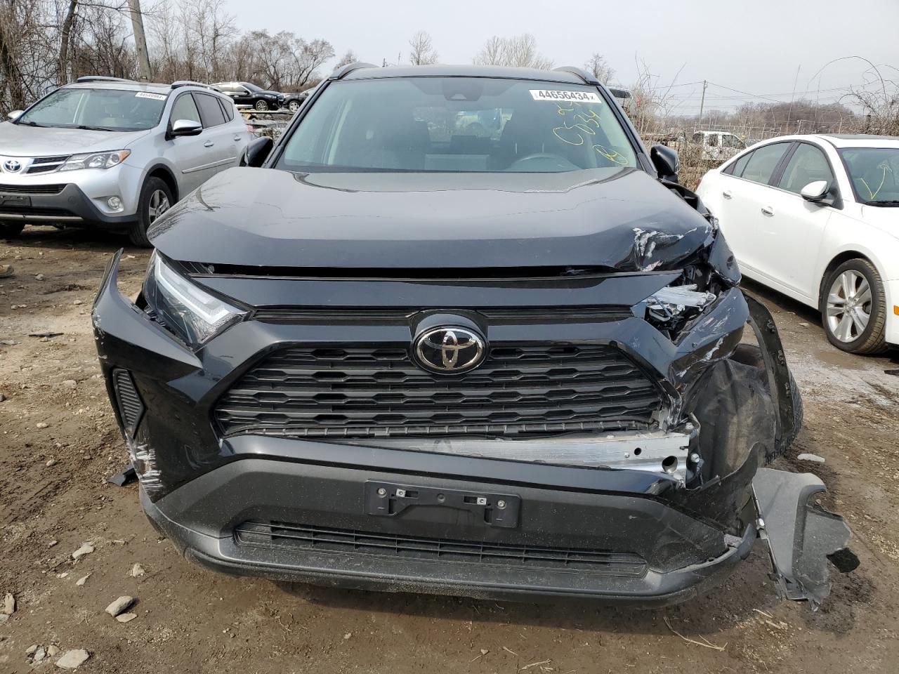 2022 TOYOTA RAV4 XLE - Image 5