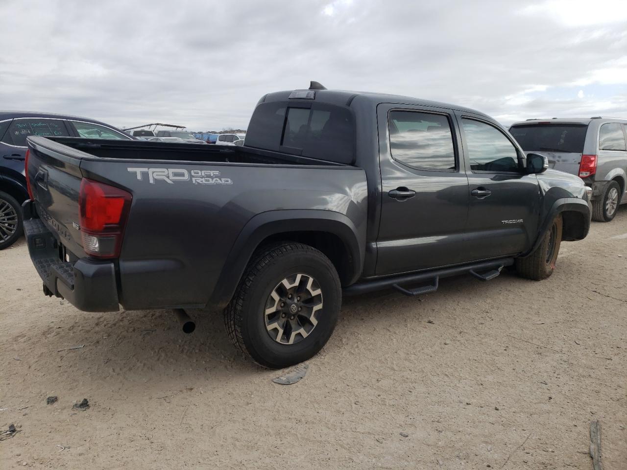 2019 TOYOTA TACOMA DOU - Фото 3