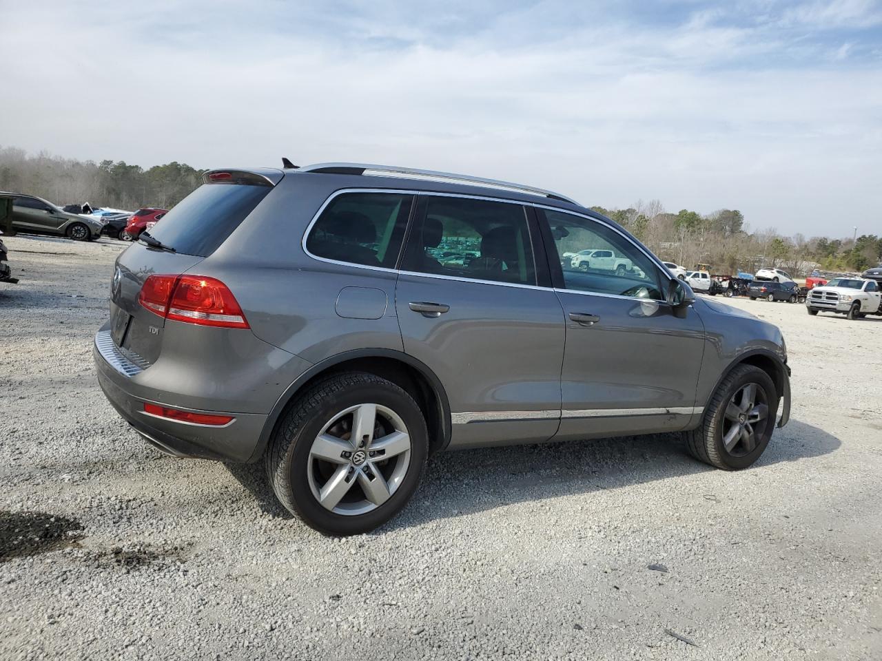 2012 VOLKSWAGEN TOUAREG V6 - Image 3