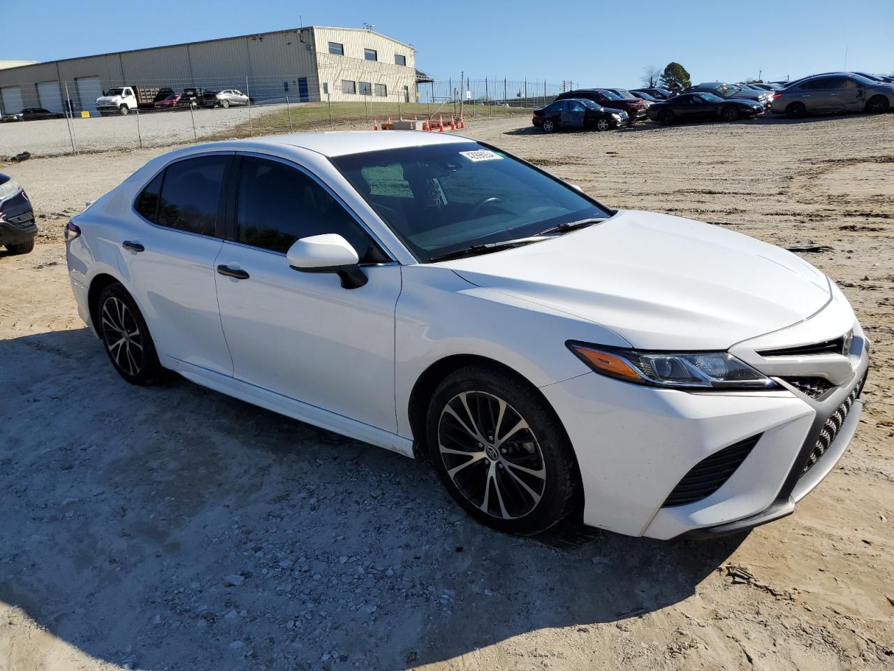 2020 TOYOTA CAMRY SE - Фото 4