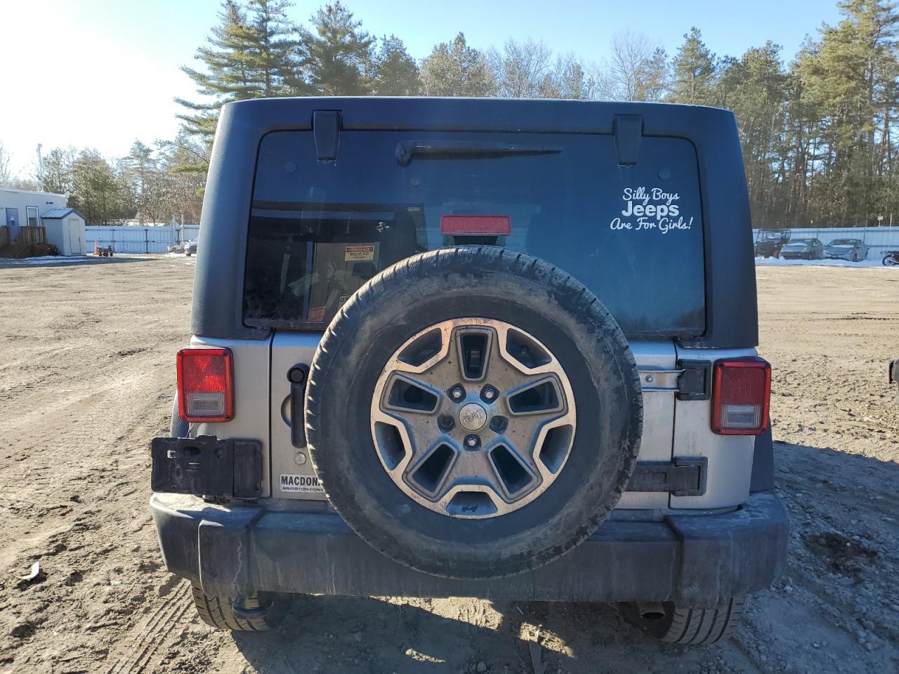 2017 JEEP WRANGLER U - Image 6