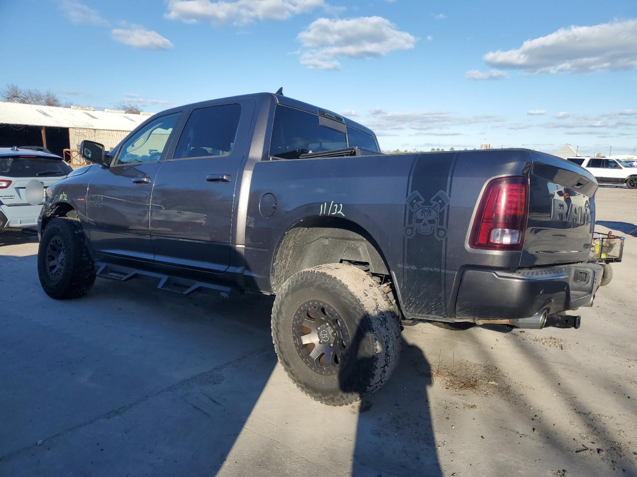 2017 RAM 1500 SPORT - Фото 2