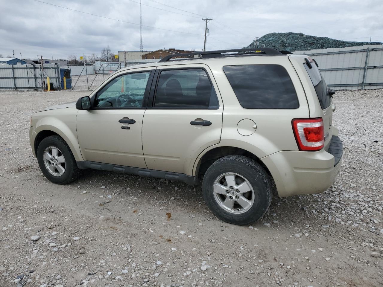 2010 FORD ESCAPE XLT - Image 2