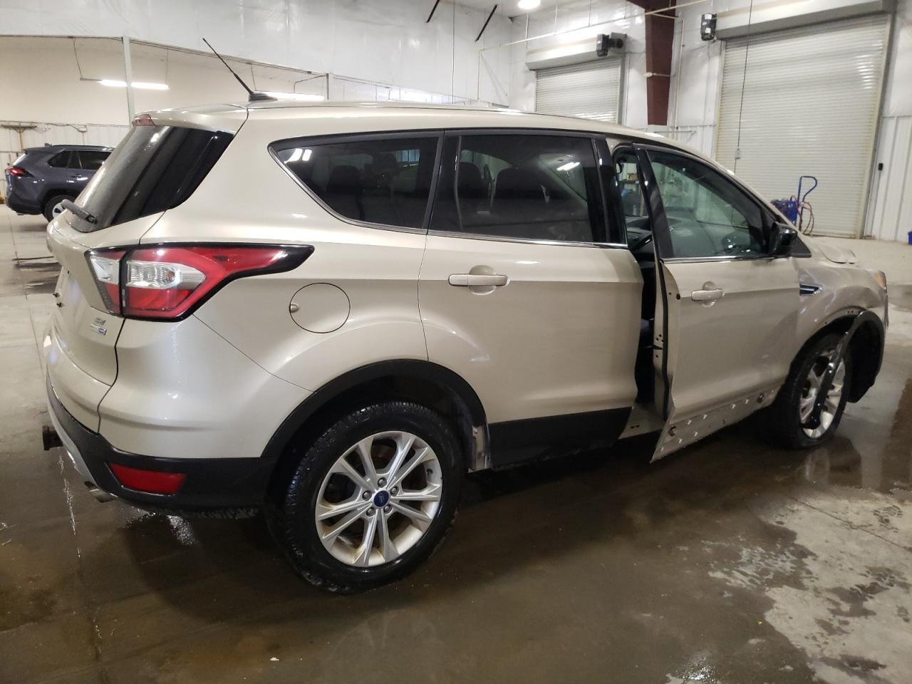 2017 FORD ESCAPE SE - Фото 3