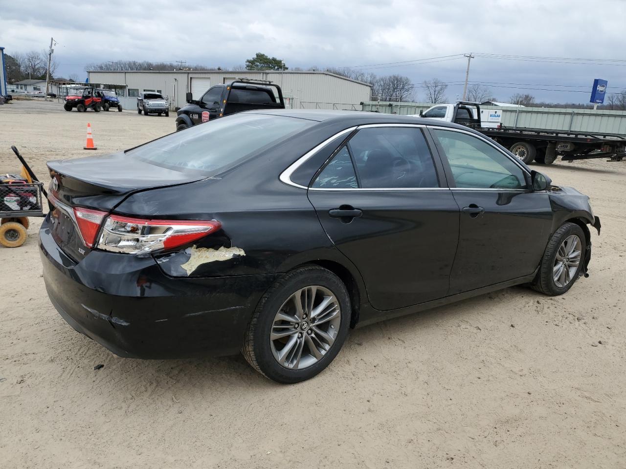 2017 TOYOTA CAMRY LE - Фото 3