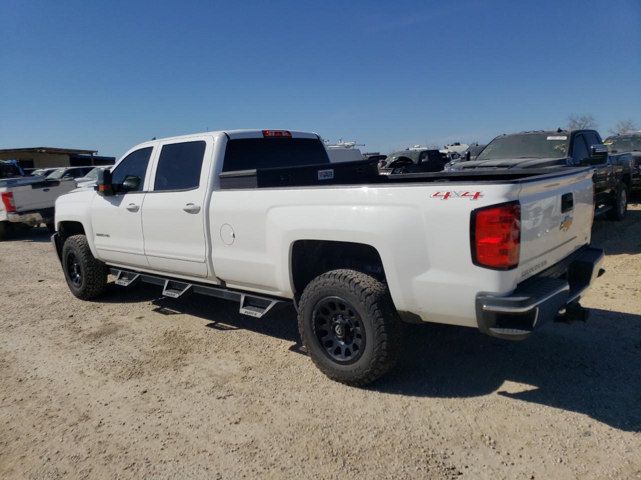2016 CHEVROLET SILVERADO - Image 2
