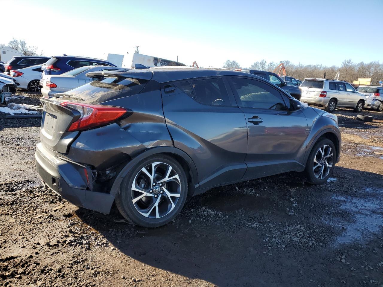 2018 TOYOTA C-HR XLE - Фото 3