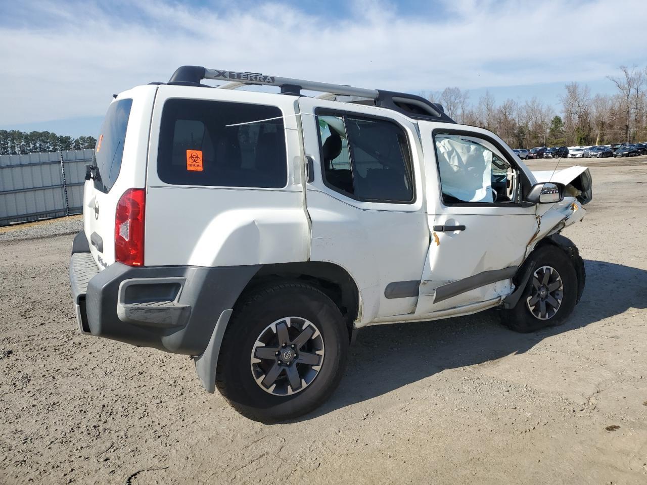 2015 NISSAN XTERRA X - Фото 3