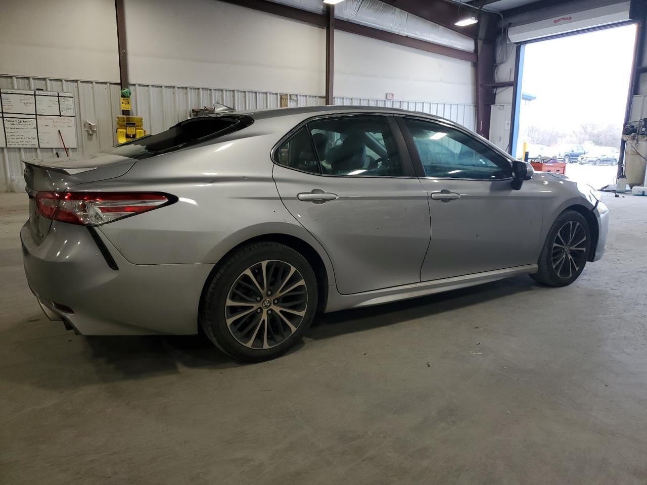 2020 TOYOTA CAMRY SE - Image 3