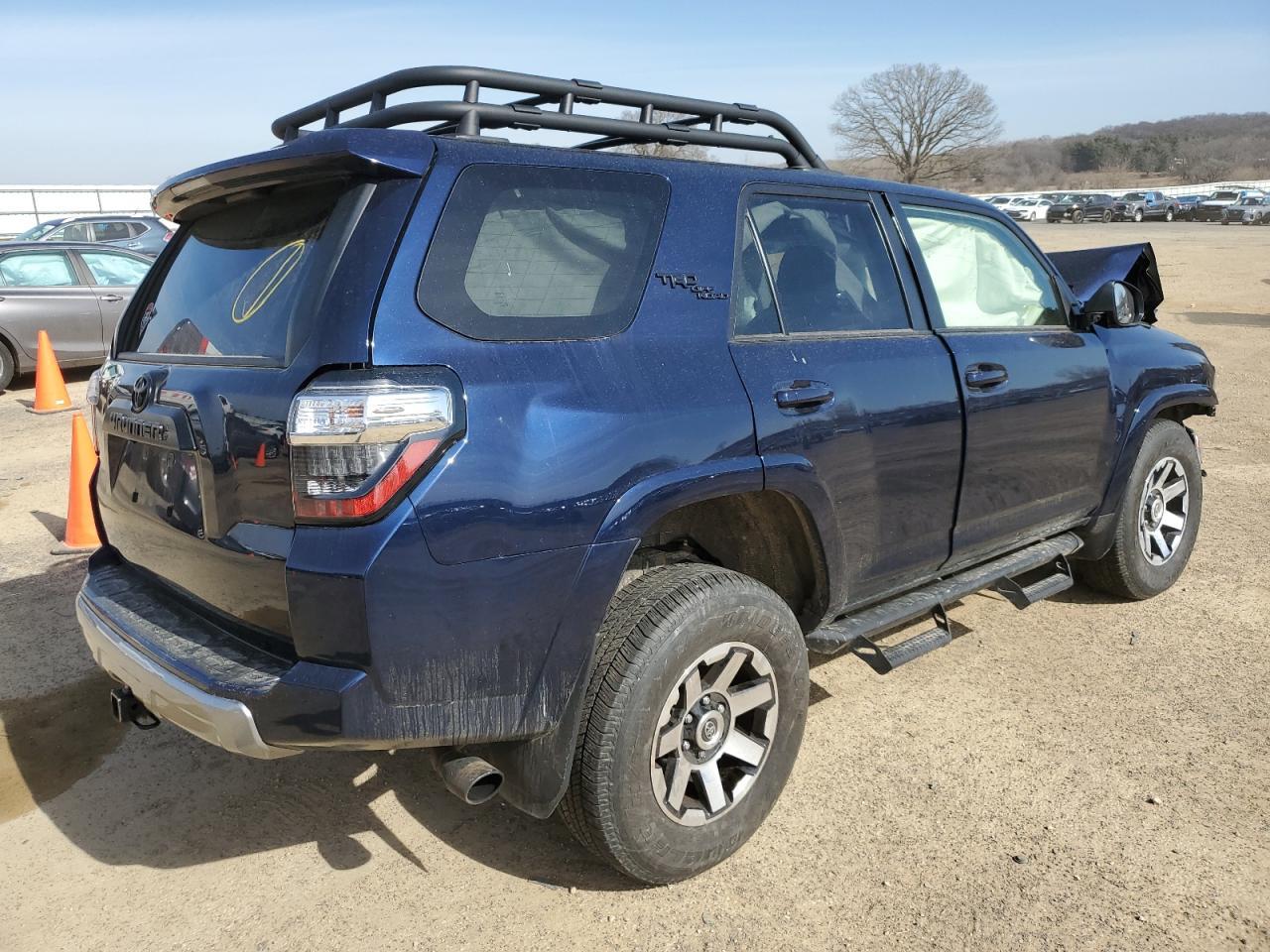2022 TOYOTA 4RUNNER SR - Фото 3
