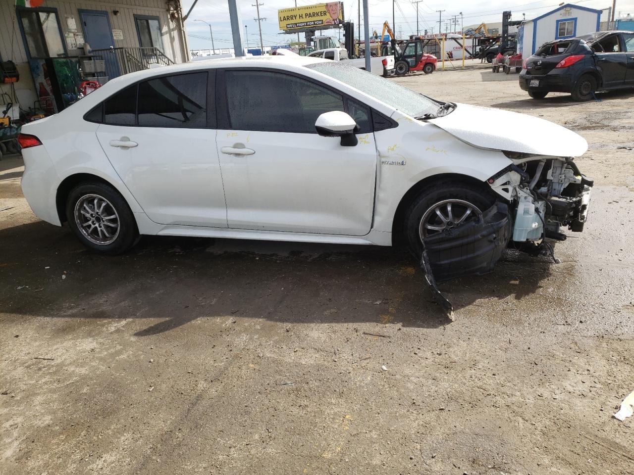 2020 TOYOTA COROLLA LE - Фото 4