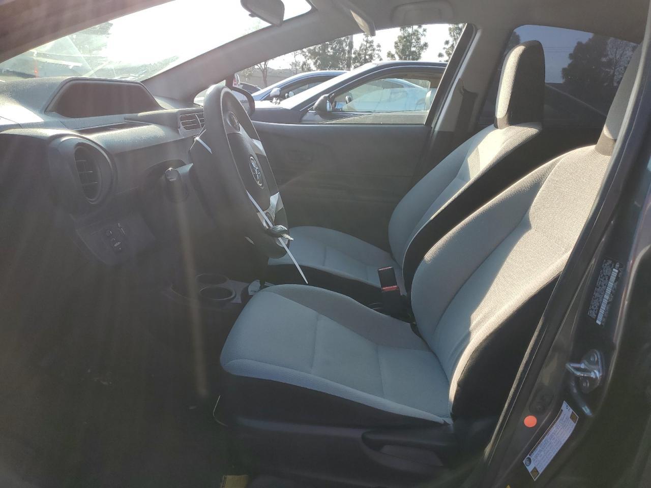 2015 TOYOTA PRIUS C - Image 7