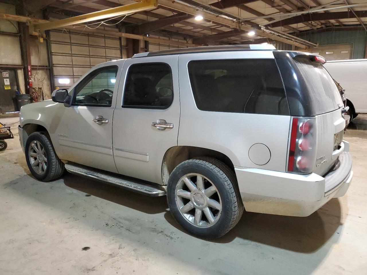 2012 GMC YUKON DENA - Image 2