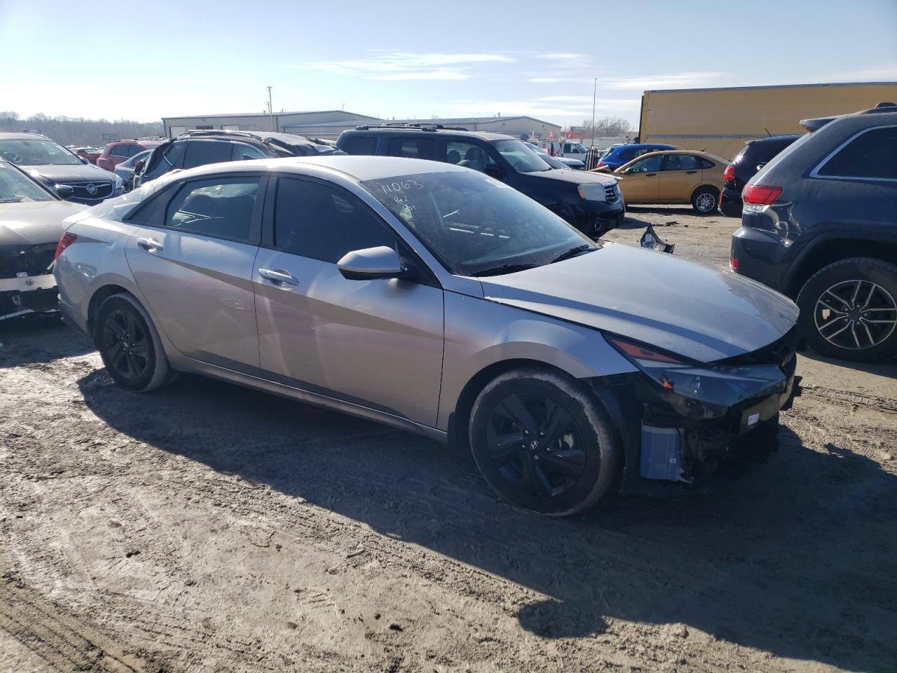 2022 HYUNDAI ELANTRA SE - Фото 4