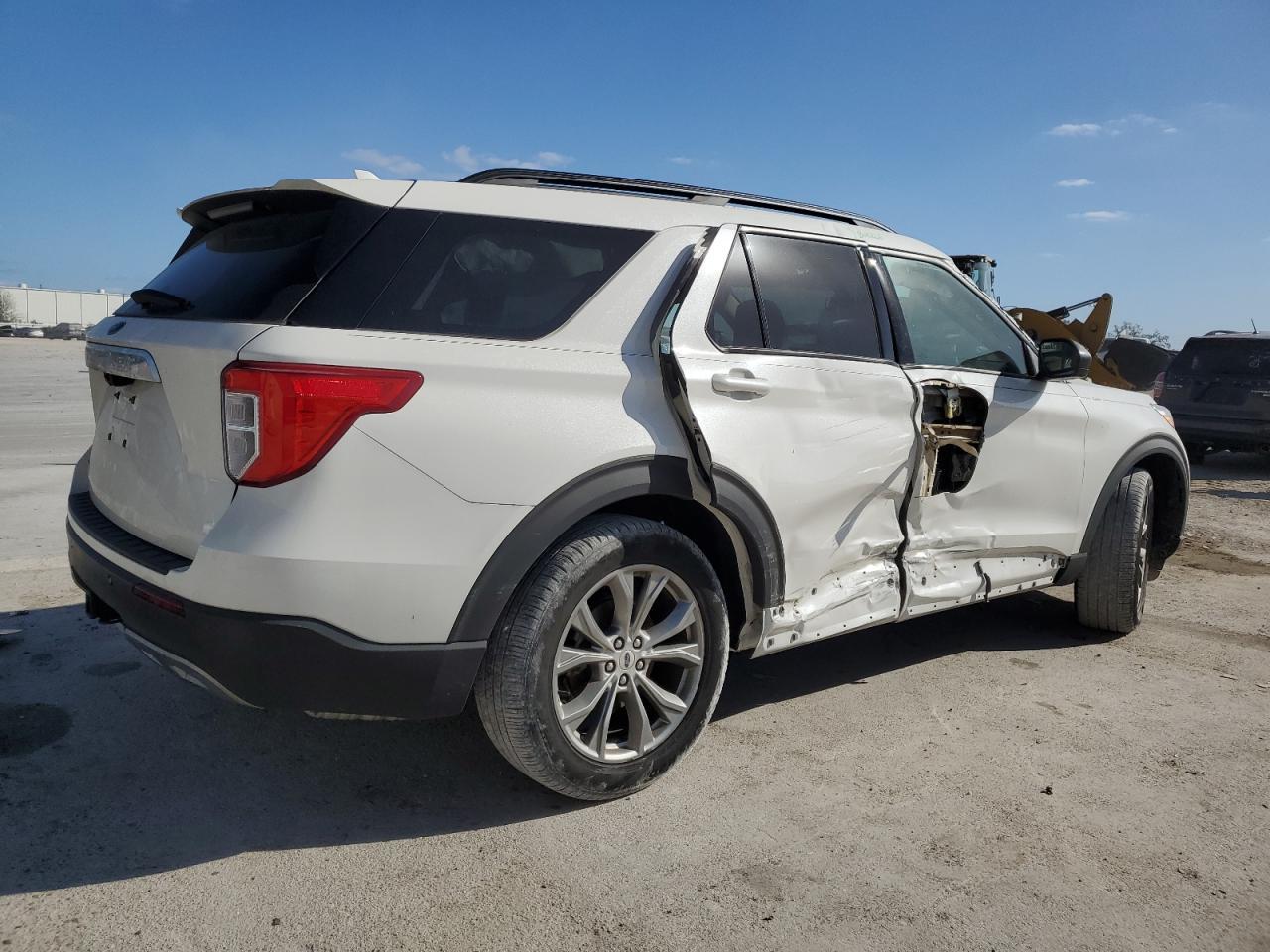 2022 FORD EXPLORER X - Фото 3