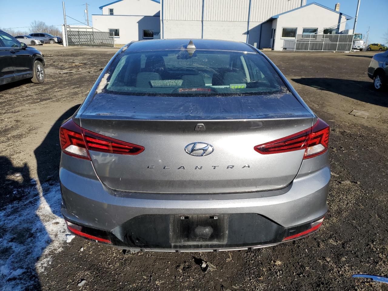 2019 HYUNDAI ELANTRA SE - Фото 6