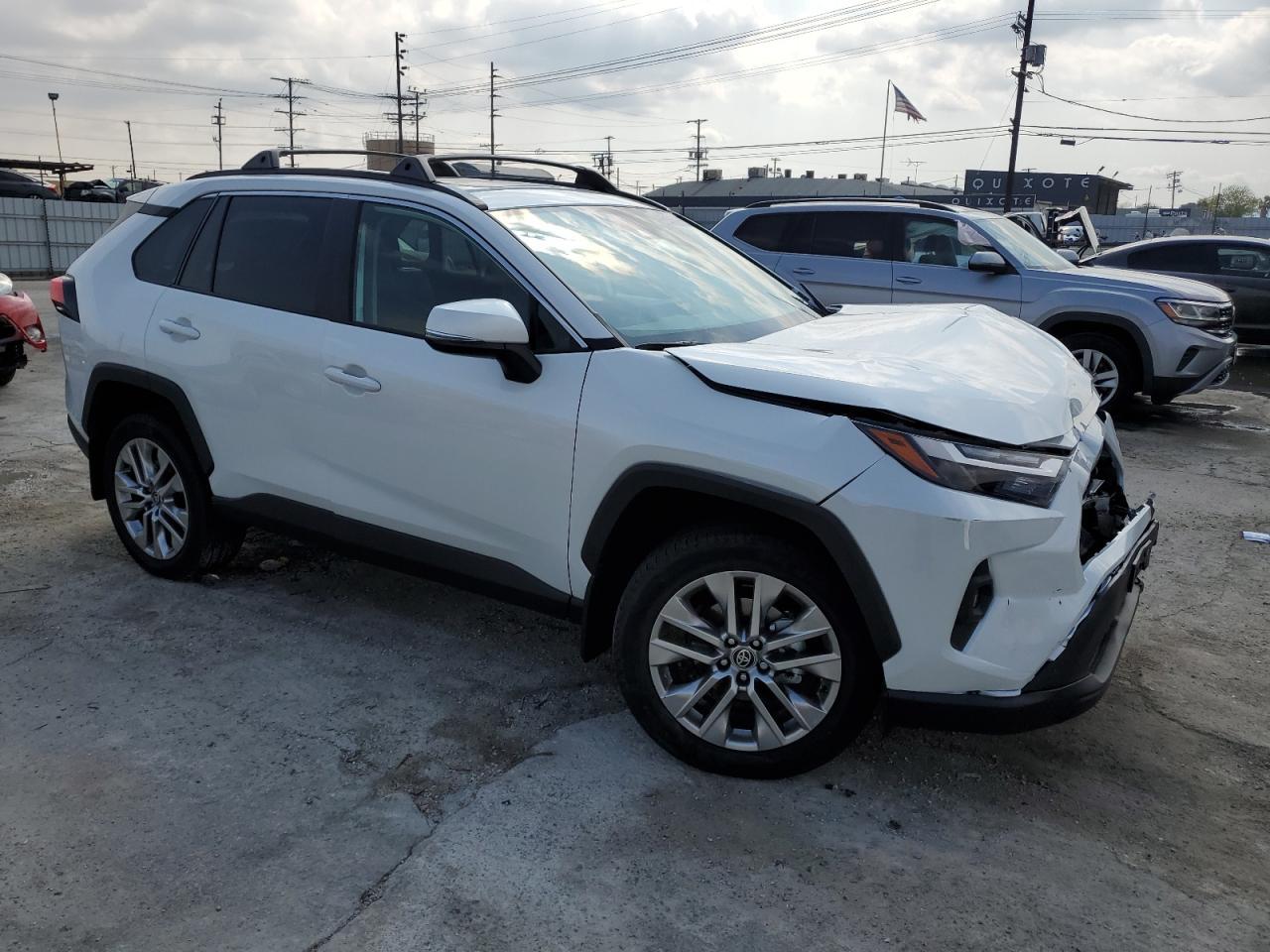 2024 TOYOTA RAV4 XLE P - Image 4