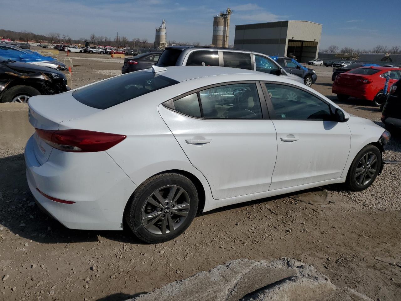 2018 HYUNDAI ELANTRA SE - Фото 3