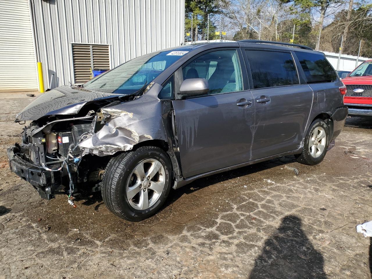 2015 TOYOTA SIENNA LE