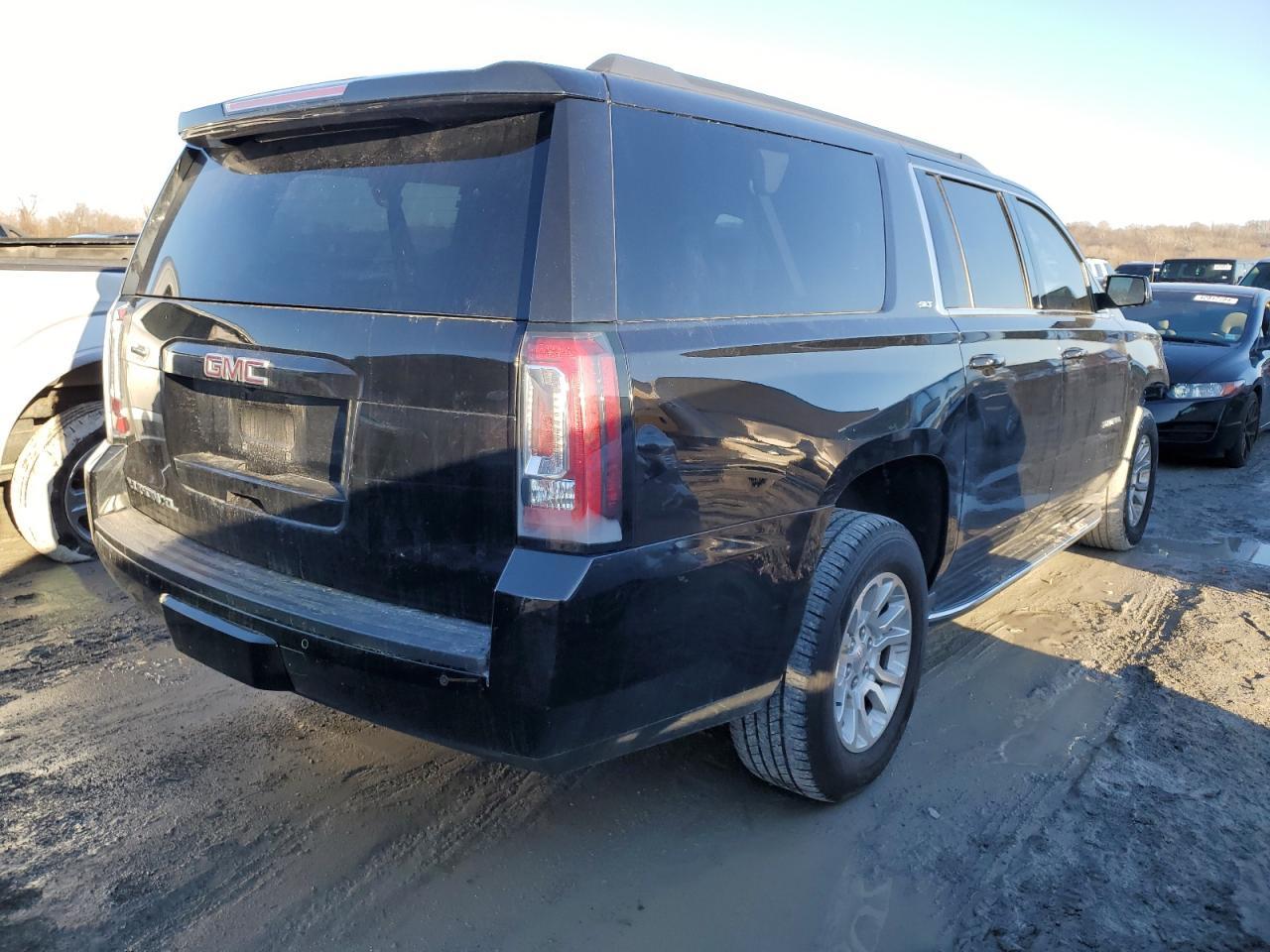 2016 GMC YUKON XL K - Фото 3