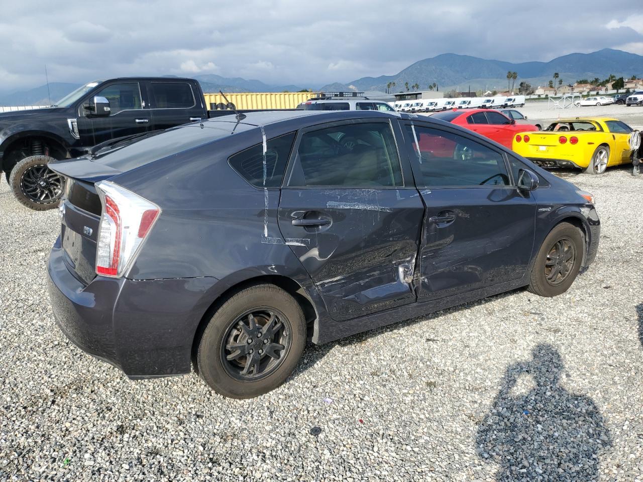 2015 TOYOTA PRIUS - Фото 3