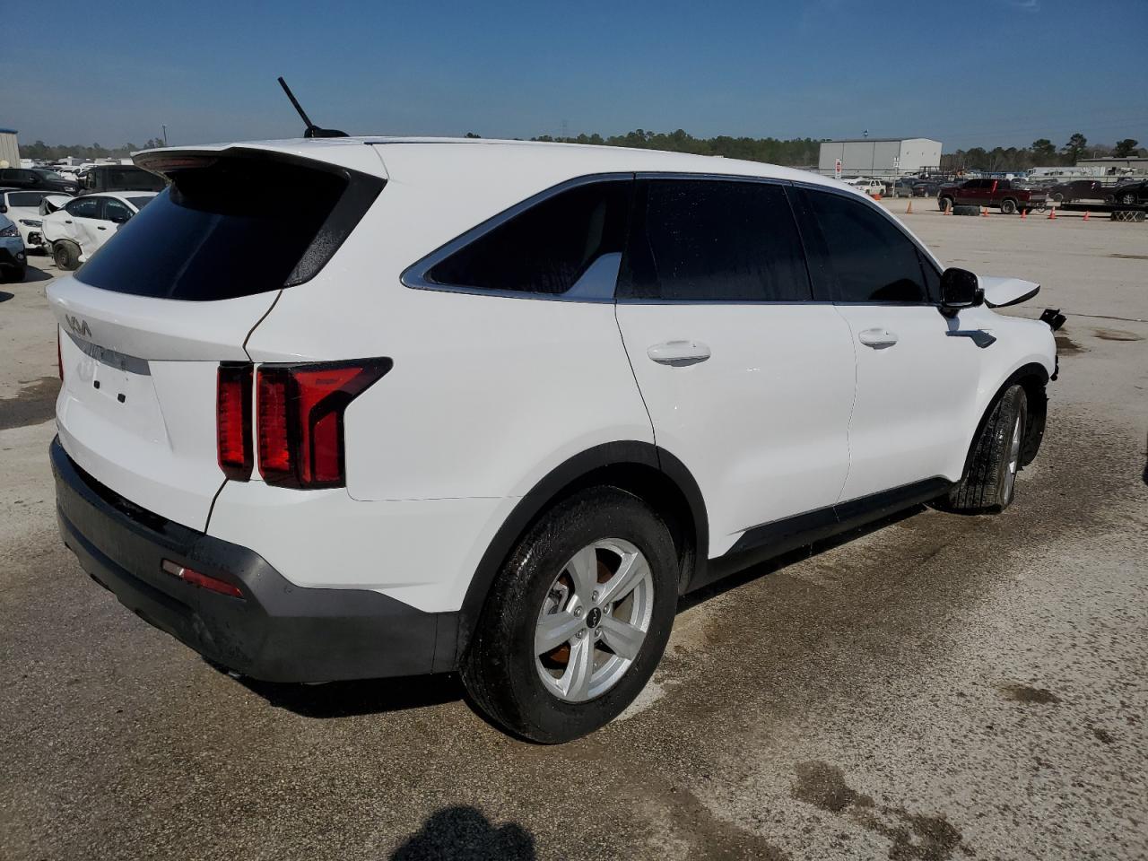 2023 KIA SORENTO LX - Image 3
